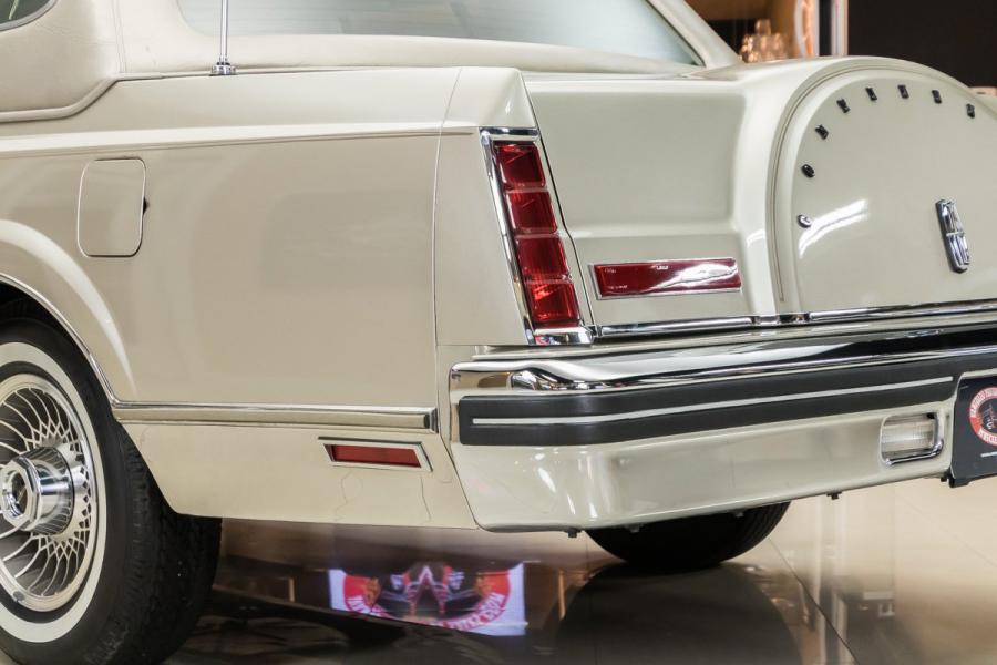 Детали экстерьера Lincoln Continental Mark VI Sedan 1980 года  (фото 27 из 111)